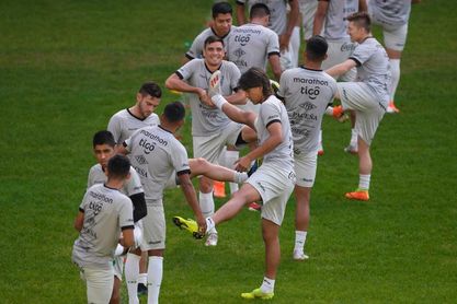 Bolivia se entrena con el foco en la posesión y evita la polémica con Salinas Bolivia se entrena con el foco en la posesión y evita la polémica con Salinas