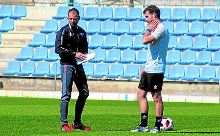 Jesús Fernández (izquierda), en una sesión de la pasada temporada. Jesús Fernández (izquierda), en una sesión de la pasada temporada.