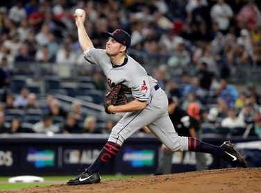 5-3. Bauer logra su mejor marca esta temporada para guiar la victoria de los Indios sobre los Reales 5-3. Bauer logra su mejor marca esta temporada para guiar la victoria de los Indios sobre los Reales