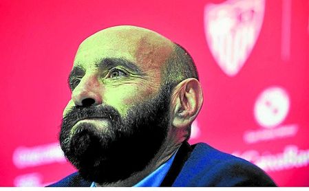 Monchi trabaja en darle salida a los jugadores con los que no cuenta para su nuevo proyecto deportivo. Monchi trabaja en darle salida a los jugadores con los que no cuenta para su nuevo proyecto deportivo.