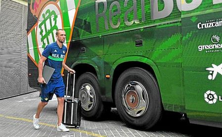 Pau López ha viajado con sus compañeros a Montecastillo a la espera del acuerdo entre Betis y Roma. Pau López ha viajado con sus compañeros a Montecastillo a la espera del acuerdo entre Betis y Roma.