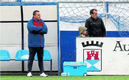 Luque volverá a dirigir al Cabecense, como ya hiciera en Tercera, pero ahora en División de Honor. Luque volverá a dirigir al Cabecense, como ya hiciera en Tercera, pero ahora en División de Honor.