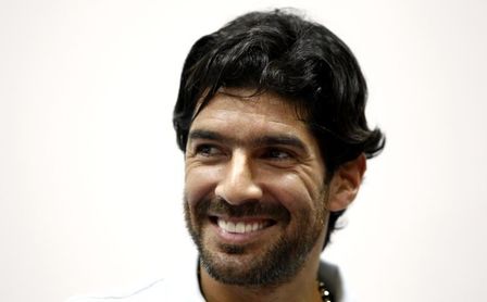 El "Loco" Abreu se pone la camiseta del Boston River uruguayo a sus 42 años El "Loco" Abreu se pone la camiseta del Boston River uruguayo a sus 42 años