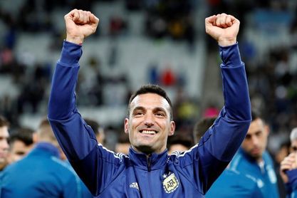 Menotti recomienda a la AFA que Scaloni siga como seleccionador, según prensa Menotti recomienda a la AFA que Scaloni siga como seleccionador, según prensa