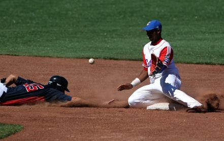 El béisbol cubano reinserta a un pelotero tras jugar como independiente en la MLB El béisbol cubano reinserta a un pelotero tras jugar como independiente en la MLB
