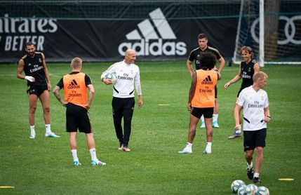 Bale y Zidane acaparan protagonismo en una exigente sesión física Bale y Zidane acaparan protagonismo en una exigente sesión física