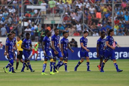 Doble empate a uno de Católica y Delfín favorece al líder, Macará, en Ecuador Doble empate a uno de Católica y Delfín favorece al líder, Macará, en Ecuador