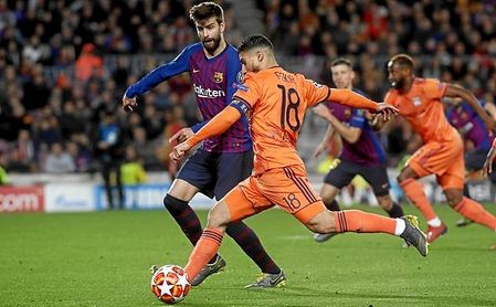 Fekir es un jugador del gusto de Eric Abidal. Fekir es un jugador del gusto de Eric Abidal.