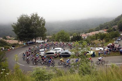 Simon Yates suma su segundo triunfo en el Tour, Alaphilippe sigue líder Simon Yates suma su segundo triunfo en el Tour, Alaphilippe sigue líder