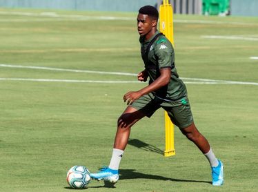 El Barça ficha a Júnior por 18 millones de euros fijos y otros 12 variables El Barça ficha a Júnior por 18 millones de euros fijos y otros 12 variables