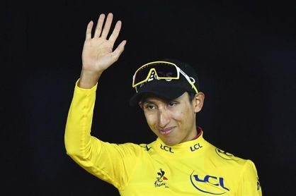 Egan Bernal arriba a Colombia y llega a su pueblo en helicóptero Egan Bernal arriba a Colombia y llega a su pueblo en helicóptero