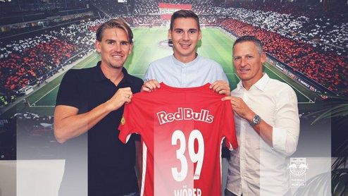 Wöber ya posa como jugador del Red Bull Salzburgo. Wöber ya posa como jugador del Red Bull Salzburgo.
