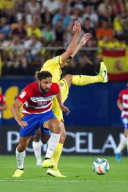 4-4. Villarreal y Granada empatan bajo un chaparrón de goles 4-4. Villarreal y Granada empatan bajo un chaparrón de goles