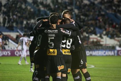 Corinthians y Fluminense protagonizan duelo brasileño por la Sudamericana Corinthians y Fluminense protagonizan duelo brasileño por la Sudamericana