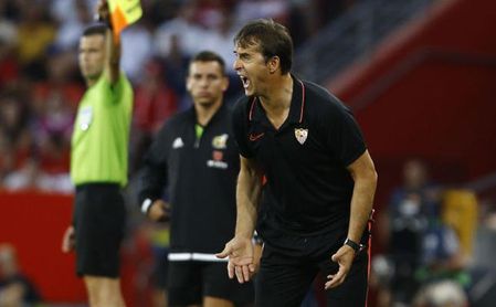 Lopetegui, en la banda del Nuevo Los Cármenes. Lopetegui, en la banda del Nuevo Los Cármenes.