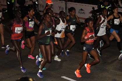 Los kenianos Kiplagat y Maio ganan el Maratón de la Ciudad de México Los kenianos Kiplagat y Maio ganan el Maratón de la Ciudad de México
