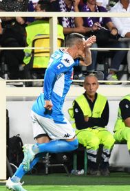 El Nápoles triunfa 4-3 en Florencia con golazo y asistencia de Callejón El Nápoles triunfa 4-3 en Florencia con golazo y asistencia de Callejón