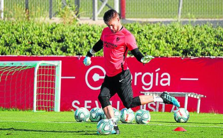 Vaclik, entrenándose con el Sevilla de Lopetegui. Vaclik, entrenándose con el Sevilla de Lopetegui.