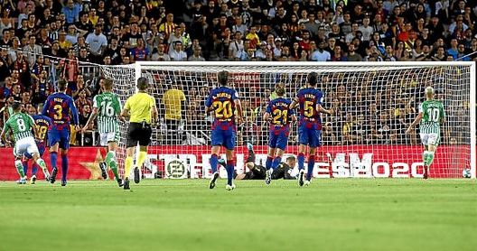 Fekir marca el 0-1 del Betis en el Camp Nou. Fekir marca el 0-1 del Betis en el Camp Nou.