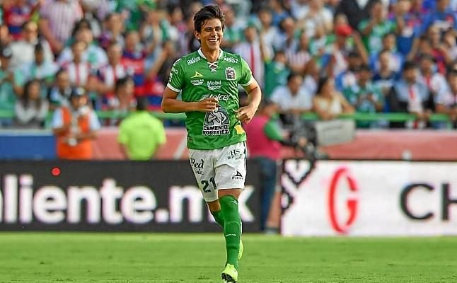 Ofrecen a la nueva 'joya' del fútbol mexicano al Sevilla, con otros planes