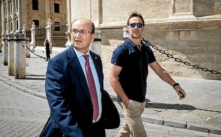 José Castro y Lopetegui, en la ofrenda floral a la Virgen de los Reyes. José Castro y Lopetegui, en la ofrenda floral a la Virgen de los Reyes.