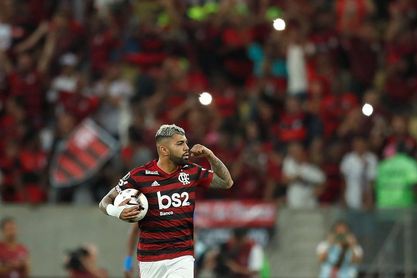'Gabigol' hace más líder al Flamengo y hunde al Santos con una obra de arte 'Gabigol' hace más líder al Flamengo y hunde al Santos con una obra de arte