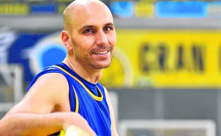 Albert Oliver fichó en julio por el Betis Baloncesto. Albert Oliver fichó en julio por el Betis Baloncesto.