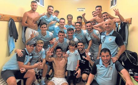 La Lebrijana festeja su última victoria, conseguida frente al Córdoba B. La Lebrijana festeja su última victoria, conseguida frente al Córdoba B.