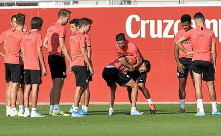 El Sevilla inscribe 23 futbolistas en la lista A y ocho en la B El Sevilla inscribe 23 futbolistas en la lista A y ocho en la B