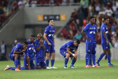 El venezolano Pernía abre ruta de Emelec a Playoffs y Delfín empata con el líder El venezolano Pernía abre ruta de Emelec a Playoffs y Delfín empata con el líder