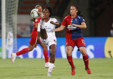 2-1. América aguanta asedio del DIM y gana su primer título de liga femenina 2-1. América aguanta asedio del DIM y gana su primer título de liga femenina