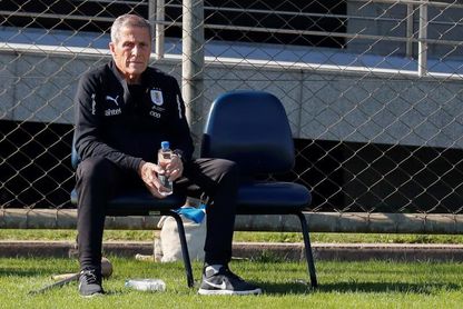 Suárez, Cavani y De Arrascaeta se caen de la lista de 21 jugadores de Uruguay contra Perú Suárez, Cavani y De Arrascaeta se caen de la lista de 21 jugadores de Uruguay contra Perú