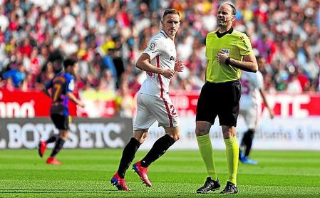 Mateu Lahoz, durante el Sevilla-Barcelona de la pasada campaña (2-4). Mateu Lahoz, durante el Sevilla-Barcelona de la pasada campaña (2-4).