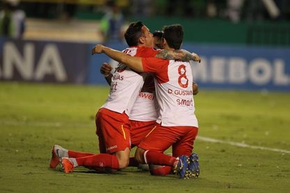 Alianza Petrolera mantiene el liderato con un Santa Fe de récord en Colombia Alianza Petrolera mantiene el liderato con un Santa Fe de récord en Colombia