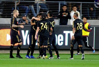 Carlos Vela maraca tres y con 34 fija la marca de goles en una temporada de la MLS Carlos Vela maraca tres y con 34 fija la marca de goles en una temporada de la MLS