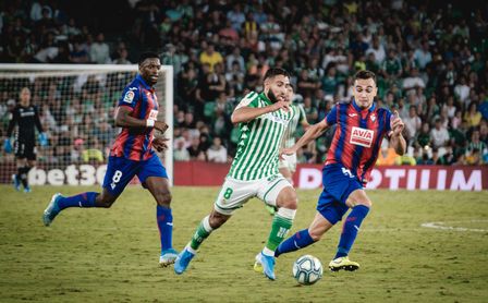 Fekir, tras los pasos de Zaha, Neymar y Di María Fekir, tras los pasos de Zaha, Neymar y Di María
