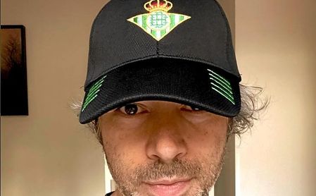 El famoso pianista James Rhodes y su gorra del Betis El famoso pianista James Rhodes y su gorra del Betis