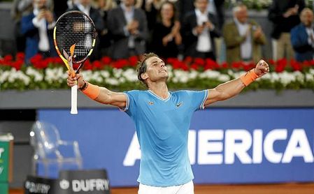 Nadal celebra su victoria en el Mutua Open de Madrid Nadal celebra su victoria en el Mutua Open de Madrid