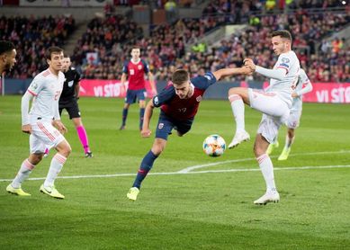 1-1. España aplaza su pase a la Eurocopa 1-1. España aplaza su pase a la Eurocopa