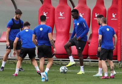 El Athletic vuelve a Lezama sin los internacionales y con Yuri en solitario El Athletic vuelve a Lezama sin los internacionales y con Yuri en solitario