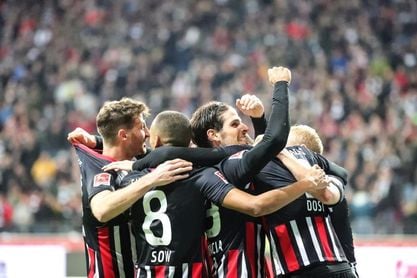 El Eintracht golea a un ineficaz Leverkusen (3-0) El Eintracht golea a un ineficaz Leverkusen (3-0)