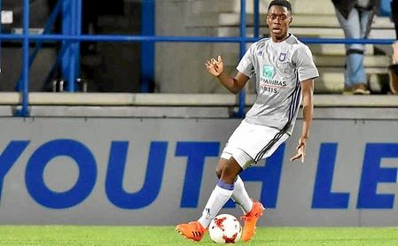 Lokonga es internacional con la selección sub 21 de Bélgica. Lokonga es internacional con la selección sub 21 de Bélgica.