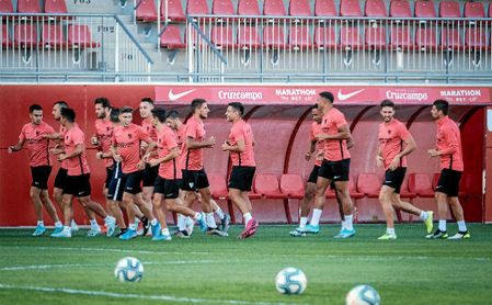 Lopetegui tiene a toda la plantilla disponible. Lopetegui tiene a toda la plantilla disponible.
