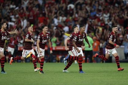 Flamengo gana clásico Fla-Flu, saca 10 puntos de renta y enloquece 'torcida' Flamengo gana clásico Fla-Flu, saca 10 puntos de renta y enloquece 'torcida'