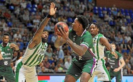 El Betis colapsa en el Carpena El Betis colapsa en el Carpena