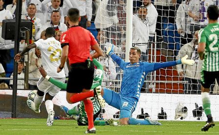 Joel, ante el Real Madrid. Joel, ante el Real Madrid.