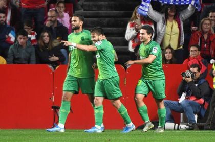 1-2. Portu impulsa a la cima a la Real con un gol postrero en Granada 1-2. Portu impulsa a la cima a la Real con un gol postrero en Granada