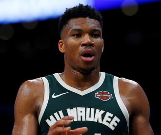 106-134. Antetokounmpo aprovecha ausencia de Towns y Bucks arrollan a Wolves 106-134. Antetokounmpo aprovecha ausencia de Towns y Bucks arrollan a Wolves