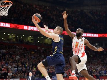 60-75. El Real Madrid despierta a tiempo para estrenarse a domicilio 60-75. El Real Madrid despierta a tiempo para estrenarse a domicilio
