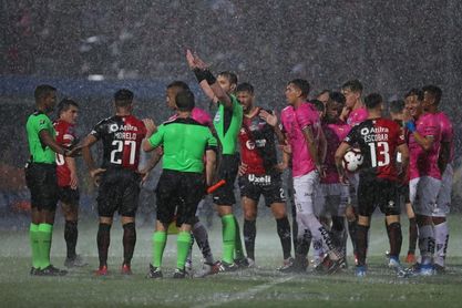 3-1. Independiente doblega a Colón y se proclama campeón de la Sudamericana 3-1. Independiente doblega a Colón y se proclama campeón de la Sudamericana